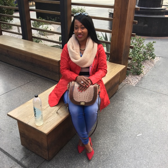 Meet your Posher, Lachara - Picture 1 of 1